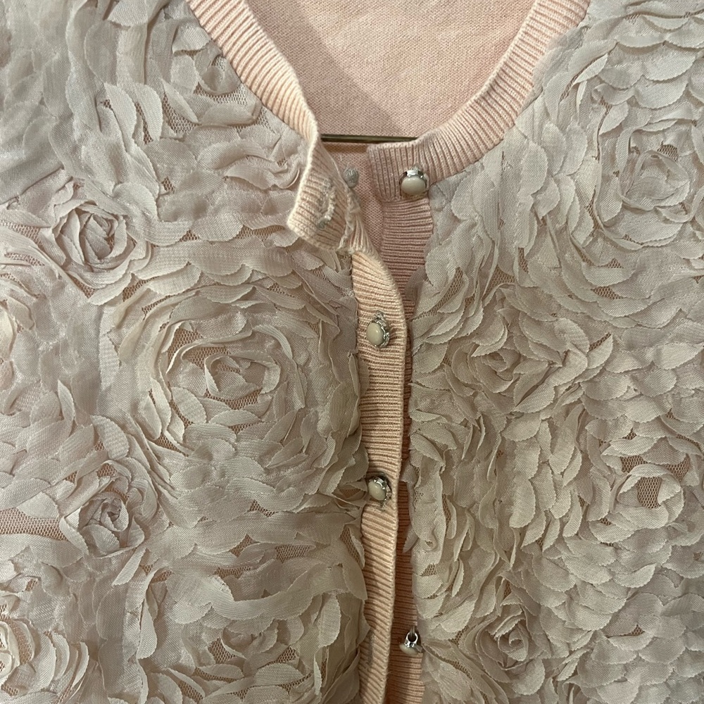 New York & Company Peach Rosette Short Sleeve Cardigan Sweater - Size Small - Picture 4 of 7